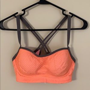 Victoria’s Secret underwire sports bra 34C